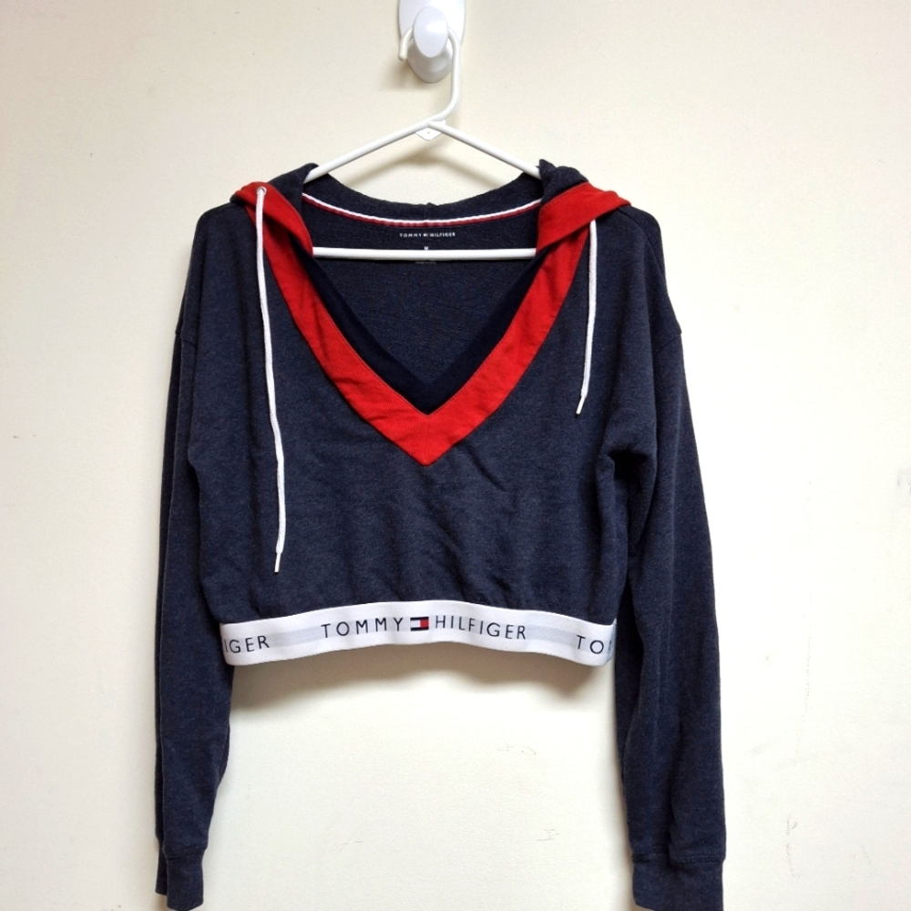 Tommy Hilfiger Women's Size Medium Navy and Red Cropped V-Neck Hoodie Y2K